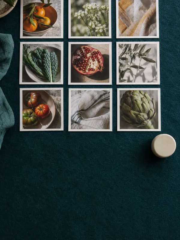 The cover of "Post 3 times a week without giving up your evenings": nine square photos laid out on teal felt.